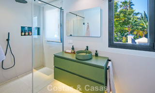 Luxueuze, mediterrane villa te koop, eerstelijnsgolf in een prestigieuze urbanisatie in Nueva Andalucia, Marbella 803286 