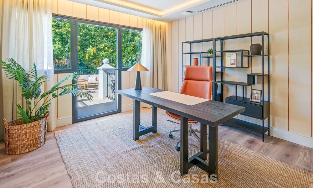 Luxueuze, mediterrane villa te koop, eerstelijnsgolf in een prestigieuze urbanisatie in Nueva Andalucia, Marbella 803288
