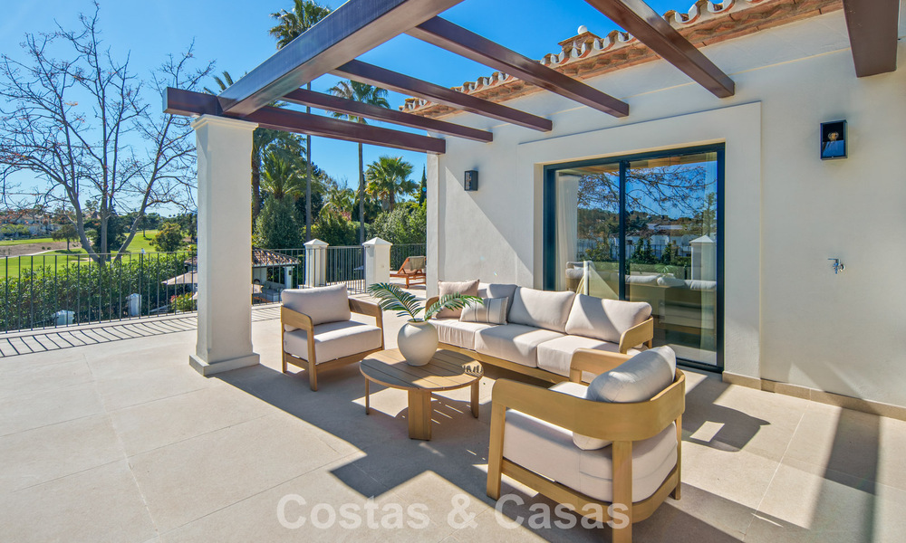 Luxueuze, mediterrane villa te koop, eerstelijnsgolf in een prestigieuze urbanisatie in Nueva Andalucia, Marbella 803293