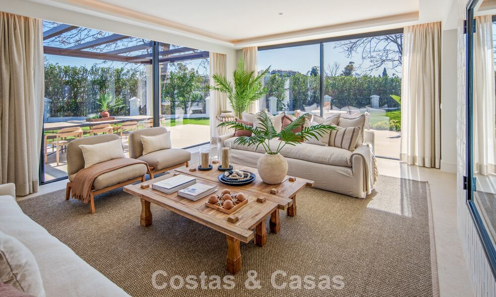 Luxueuze, mediterrane villa te koop, eerstelijnsgolf in een prestigieuze urbanisatie in Nueva Andalucia, Marbella 803301