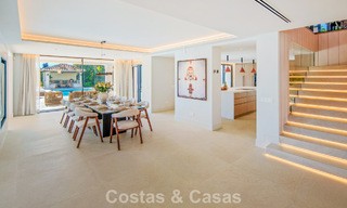 Luxueuze, mediterrane villa te koop, eerstelijnsgolf in een prestigieuze urbanisatie in Nueva Andalucia, Marbella 803307 