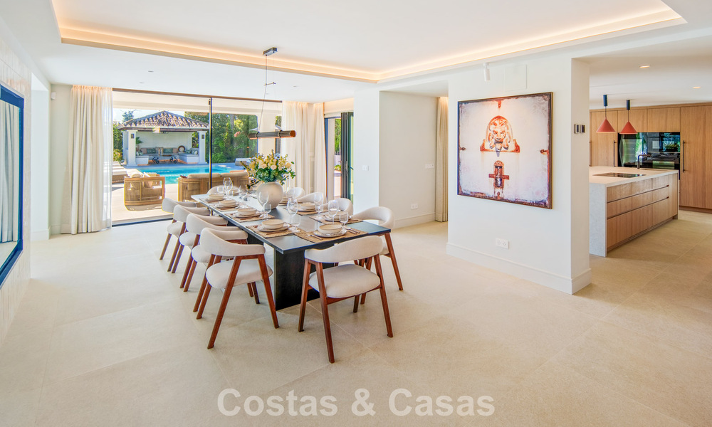 Luxueuze, mediterrane villa te koop, eerstelijnsgolf in een prestigieuze urbanisatie in Nueva Andalucia, Marbella 803308