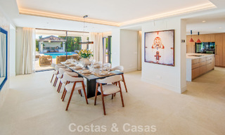 Luxueuze, mediterrane villa te koop, eerstelijnsgolf in een prestigieuze urbanisatie in Nueva Andalucia, Marbella 803308 