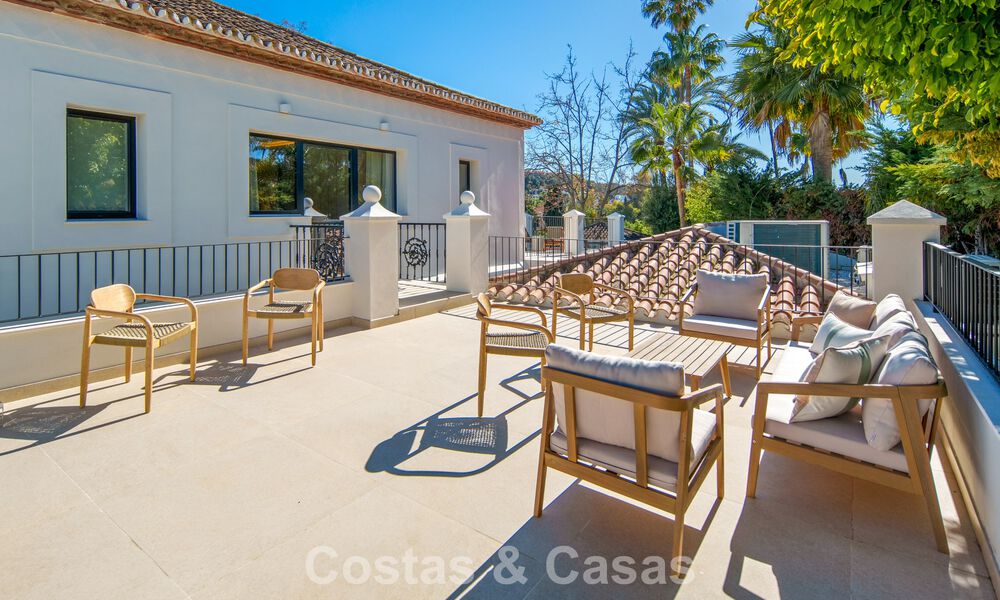 Luxueuze, mediterrane villa te koop, eerstelijnsgolf in een prestigieuze urbanisatie in Nueva Andalucia, Marbella 803316