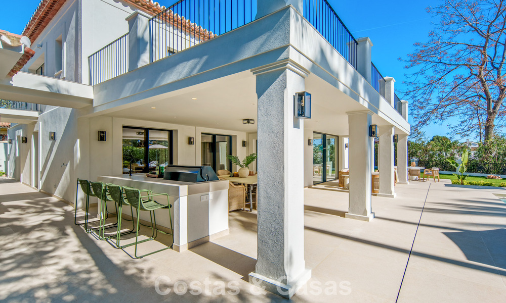 Luxueuze, mediterrane villa te koop, eerstelijnsgolf in een prestigieuze urbanisatie in Nueva Andalucia, Marbella 803322