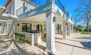 Luxueuze, mediterrane villa te koop, eerstelijnsgolf in een prestigieuze urbanisatie in Nueva Andalucia, Marbella 803322 