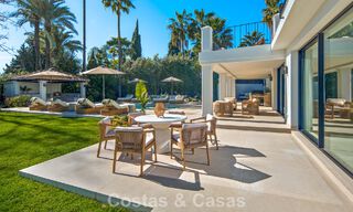Luxueuze, mediterrane villa te koop, eerstelijnsgolf in een prestigieuze urbanisatie in Nueva Andalucia, Marbella 803326 