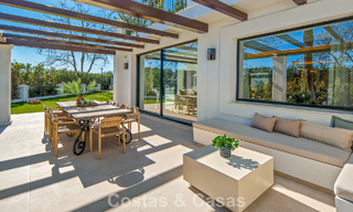 Luxueuze, mediterrane villa te koop, eerstelijnsgolf in een prestigieuze urbanisatie in Nueva Andalucia, Marbella 803327 