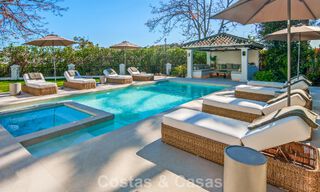Luxueuze, mediterrane villa te koop, eerstelijnsgolf in een prestigieuze urbanisatie in Nueva Andalucia, Marbella 803331 