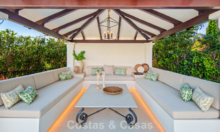 Luxueuze, mediterrane villa te koop, eerstelijnsgolf in een prestigieuze urbanisatie in Nueva Andalucia, Marbella 803332 