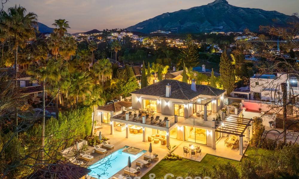 Luxueuze, mediterrane villa te koop, eerstelijnsgolf in een prestigieuze urbanisatie in Nueva Andalucia, Marbella 803334