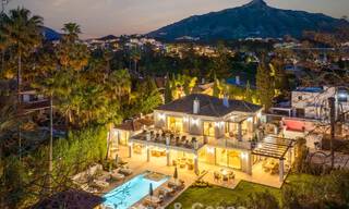 Luxueuze, mediterrane villa te koop, eerstelijnsgolf in een prestigieuze urbanisatie in Nueva Andalucia, Marbella 803334 