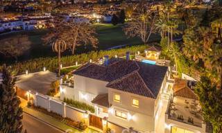 Luxueuze, mediterrane villa te koop, eerstelijnsgolf in een prestigieuze urbanisatie in Nueva Andalucia, Marbella 803337 