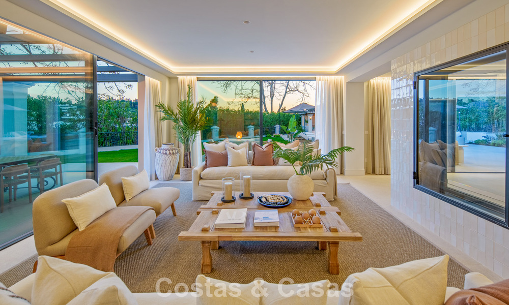 Luxueuze, mediterrane villa te koop, eerstelijnsgolf in een prestigieuze urbanisatie in Nueva Andalucia, Marbella 803338