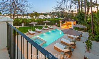 Luxueuze, mediterrane villa te koop, eerstelijnsgolf in een prestigieuze urbanisatie in Nueva Andalucia, Marbella 803341 