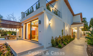 Luxueuze, mediterrane villa te koop, eerstelijnsgolf in een prestigieuze urbanisatie in Nueva Andalucia, Marbella 803344 