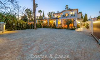 Luxueuze, mediterrane villa te koop, eerstelijnsgolf in een prestigieuze urbanisatie in Nueva Andalucia, Marbella 803346 
