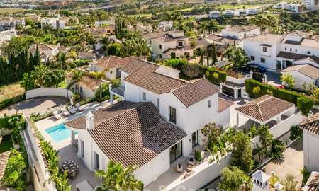 Eigentijdse, Spaanse luxevilla met panoramisch zeezicht te koop in Marbella - Benahavis 803347