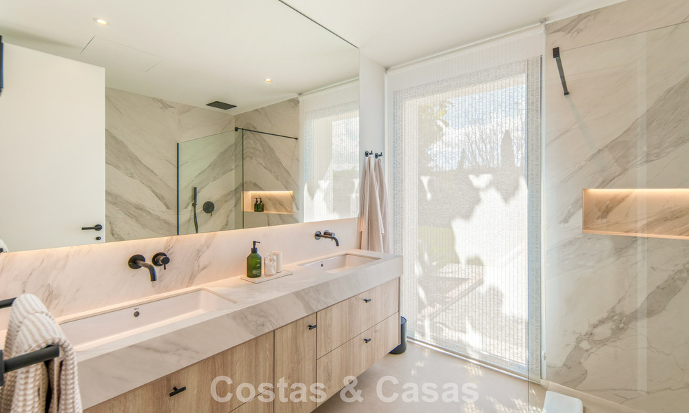 Eigentijdse, Spaanse luxevilla met panoramisch zeezicht te koop in Marbella - Benahavis 803352