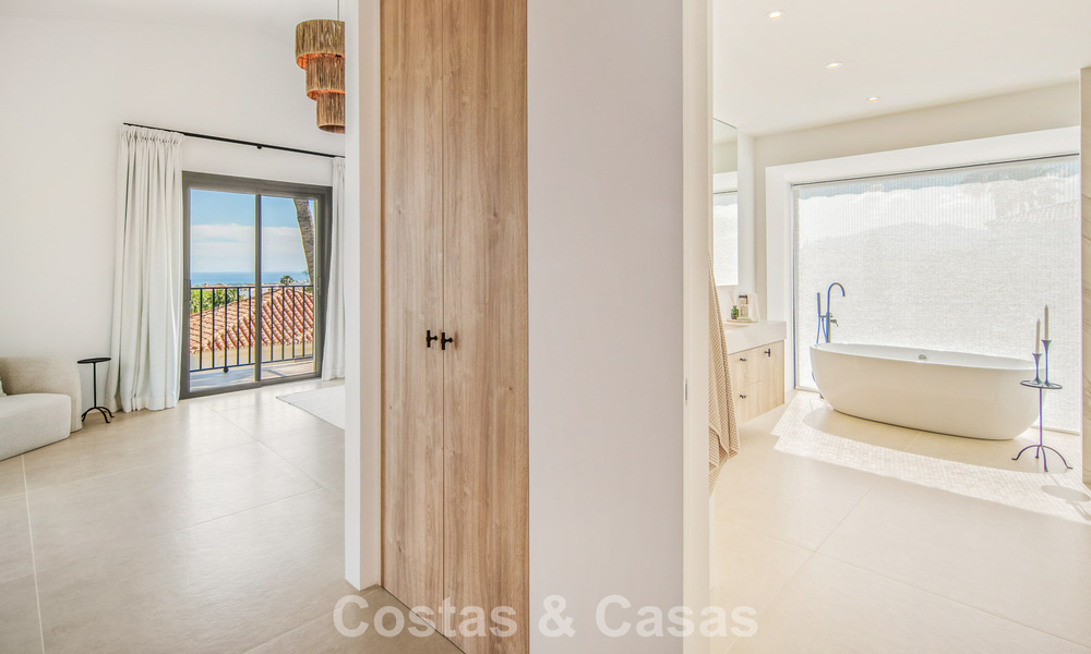 Eigentijdse, Spaanse luxevilla met panoramisch zeezicht te koop in Marbella - Benahavis 803385