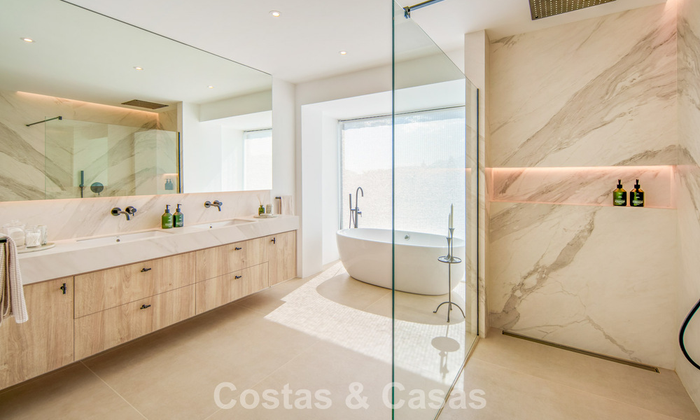 Eigentijdse, Spaanse luxevilla met panoramisch zeezicht te koop in Marbella - Benahavis 803389