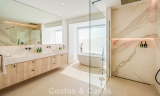 Eigentijdse, Spaanse luxevilla met panoramisch zeezicht te koop in Marbella - Benahavis 803389 