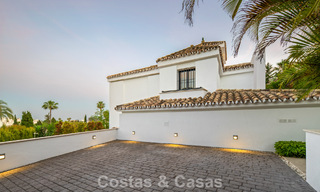 Elegante luxevilla met eigentijds-mediterrane architectuur te koop in een besloten wijk in Nueva Andalucia, Marbella 803410 