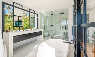 Elegante luxevilla met eigentijds-mediterrane architectuur te koop in een besloten wijk in Nueva Andalucia, Marbella 803436 