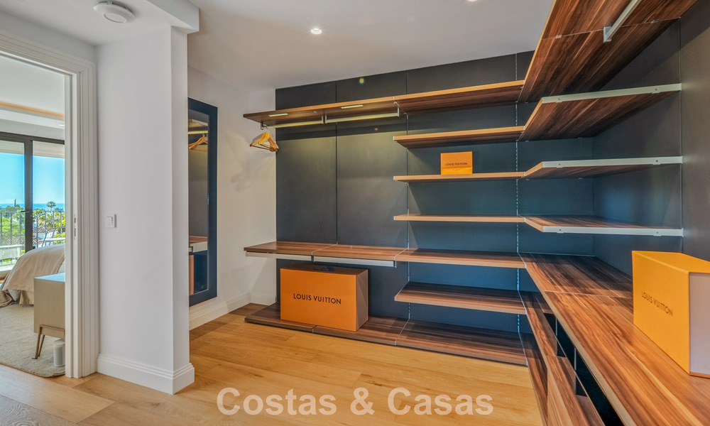 Elegante luxevilla met eigentijds-mediterrane architectuur te koop in een besloten wijk in Nueva Andalucia, Marbella 803438