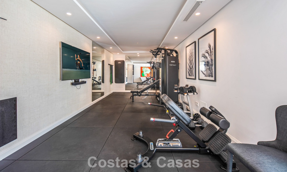 Elegante luxevilla met eigentijds-mediterrane architectuur te koop in een besloten wijk in Nueva Andalucia, Marbella 803463
