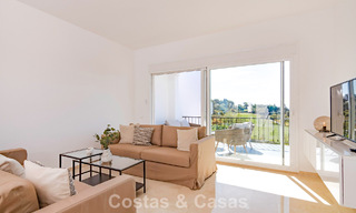 Gerenoveerde, halfvrijstaande woning met frontlinie golfzicht te koop in Aloha, Nueva Andalucia, Marbella 803132 
