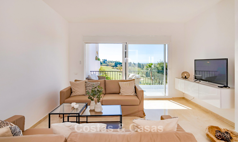 Gerenoveerde, halfvrijstaande woning met frontlinie golfzicht te koop in Aloha, Nueva Andalucia, Marbella 803135