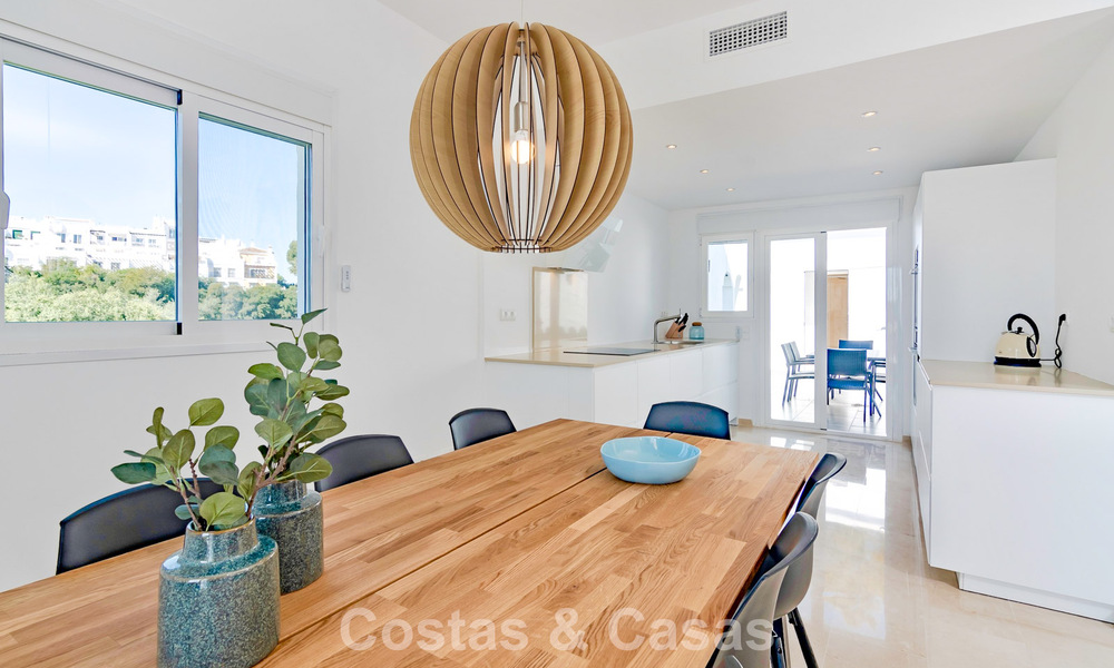 Gerenoveerde, halfvrijstaande woning met frontlinie golfzicht te koop in Aloha, Nueva Andalucia, Marbella 803139
