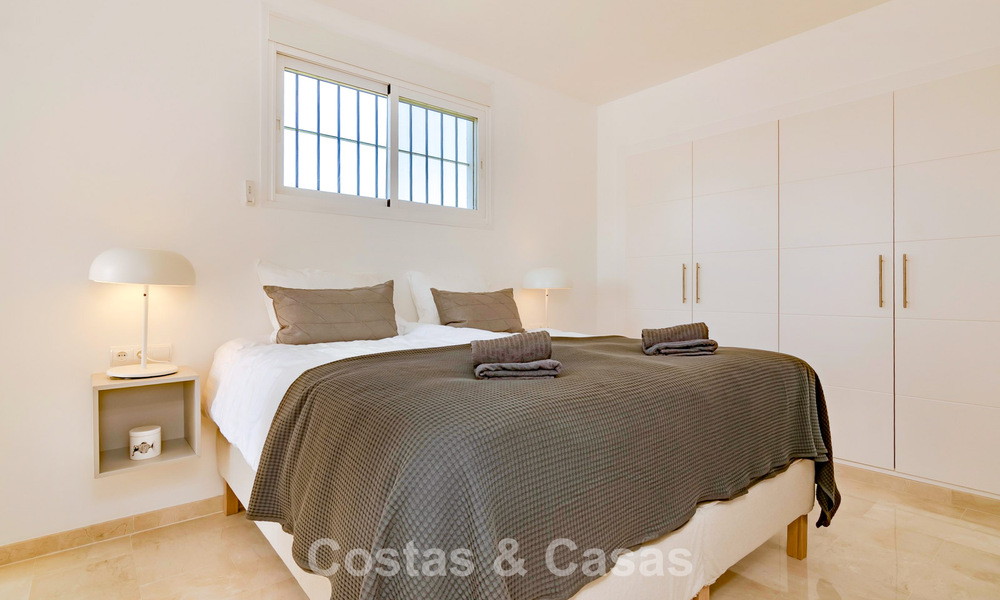 Gerenoveerde, halfvrijstaande woning met frontlinie golfzicht te koop in Aloha, Nueva Andalucia, Marbella 803143
