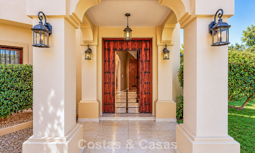 Ruime Mediterrane villa met zeezicht en fantastisch renovatiepotentieel te koop in La Quinta, Marbella - Benahavis 803475