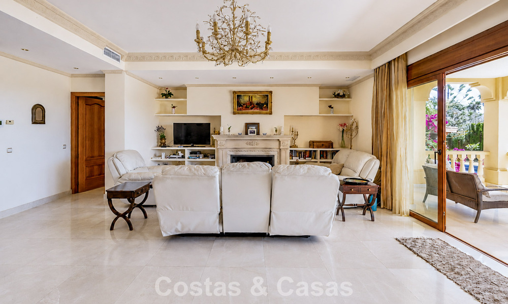 Ruime Mediterrane villa met zeezicht en fantastisch renovatiepotentieel te koop in La Quinta, Marbella - Benahavis 803487