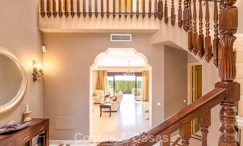 Ruime Mediterrane villa met zeezicht en fantastisch renovatiepotentieel te koop in La Quinta, Marbella - Benahavis 803499