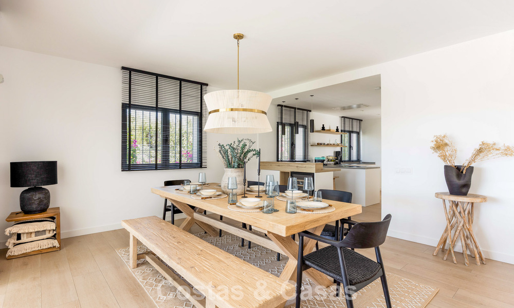 Gelijkvloerse luxevilla met Spaanse bouwstijl en directe toegang tot de golfbaan te koop in Marbella - Benahavis 803511