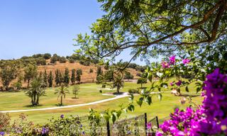 Gelijkvloerse luxevilla met Spaanse bouwstijl en directe toegang tot de golfbaan te koop in Marbella - Benahavis 803535 