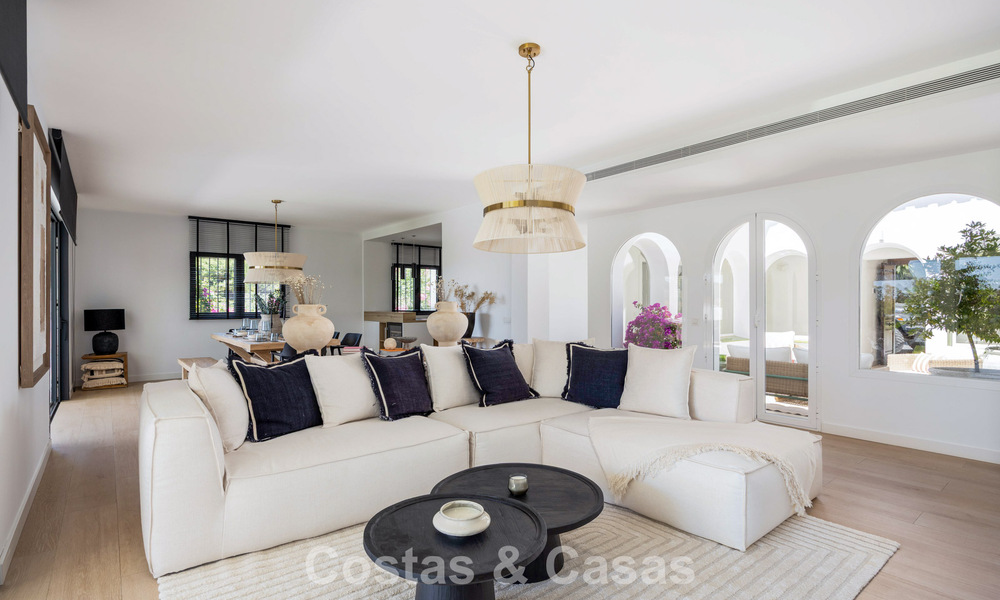 Gelijkvloerse luxevilla met Spaanse bouwstijl en directe toegang tot de golfbaan te koop in Marbella - Benahavis 803551