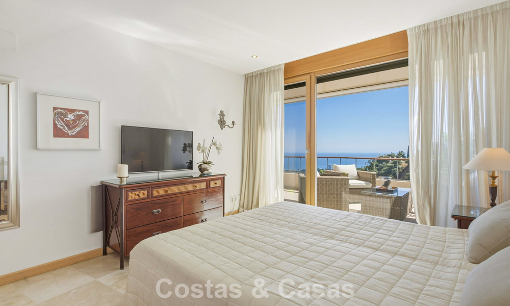 Instapklaar appartement met panoramisch zeezicht te koop ten oosten van Marbella centrum 803556