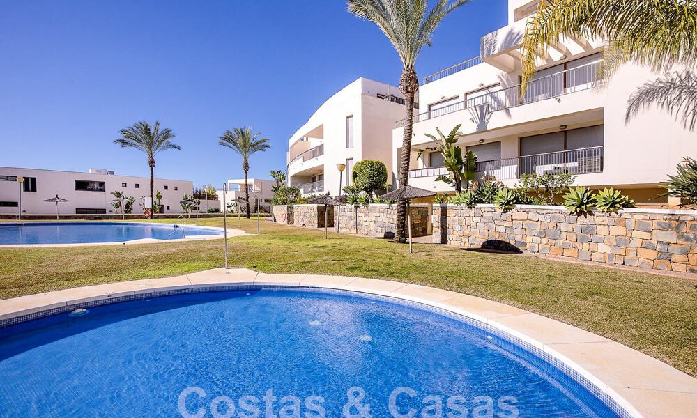 Instapklaar appartement met panoramisch zeezicht te koop ten oosten van Marbella centrum 803664