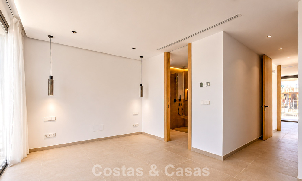 Nieuwe, exclusieve, instapklare, moderne villa te koop in een strandwijk tegen San Pedro, Marbella 803562