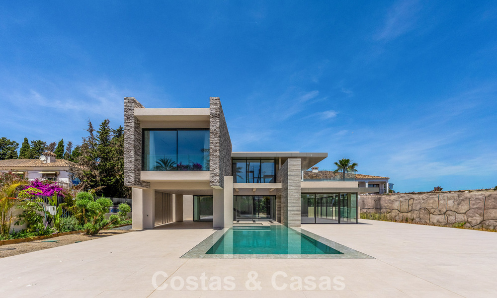 Nieuwe, exclusieve, instapklare, moderne villa te koop in een strandwijk tegen San Pedro, Marbella 803565