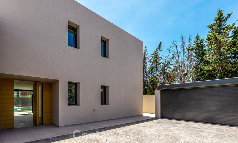 Nieuwe, exclusieve, instapklare, moderne villa te koop in een strandwijk tegen San Pedro, Marbella 803567