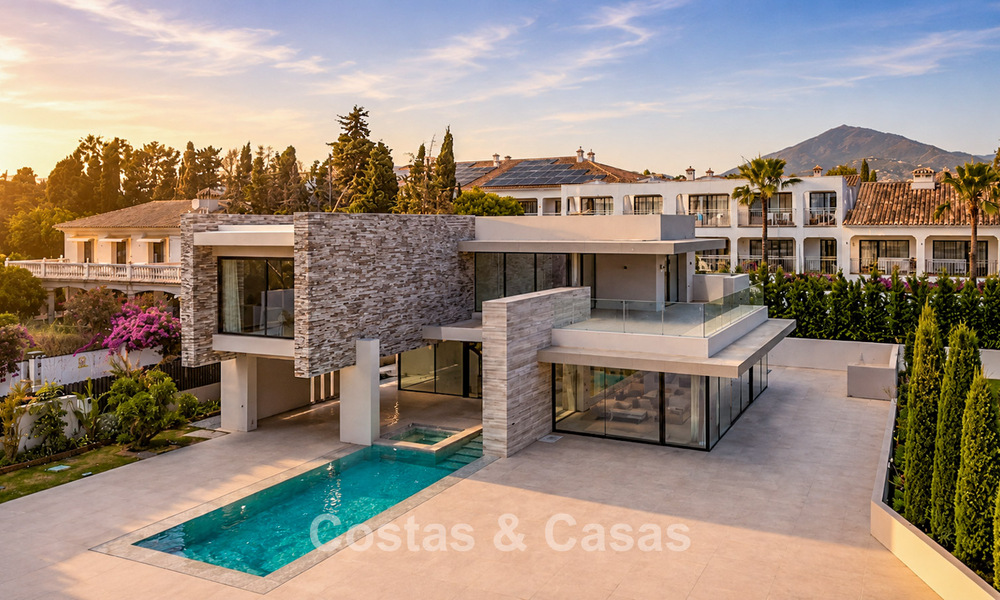 Nieuwe, exclusieve, instapklare, moderne villa te koop in een strandwijk tegen San Pedro, Marbella 803590