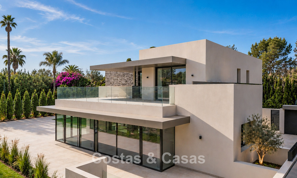 Nieuwe, exclusieve, instapklare, moderne villa te koop in een strandwijk tegen San Pedro, Marbella 803591