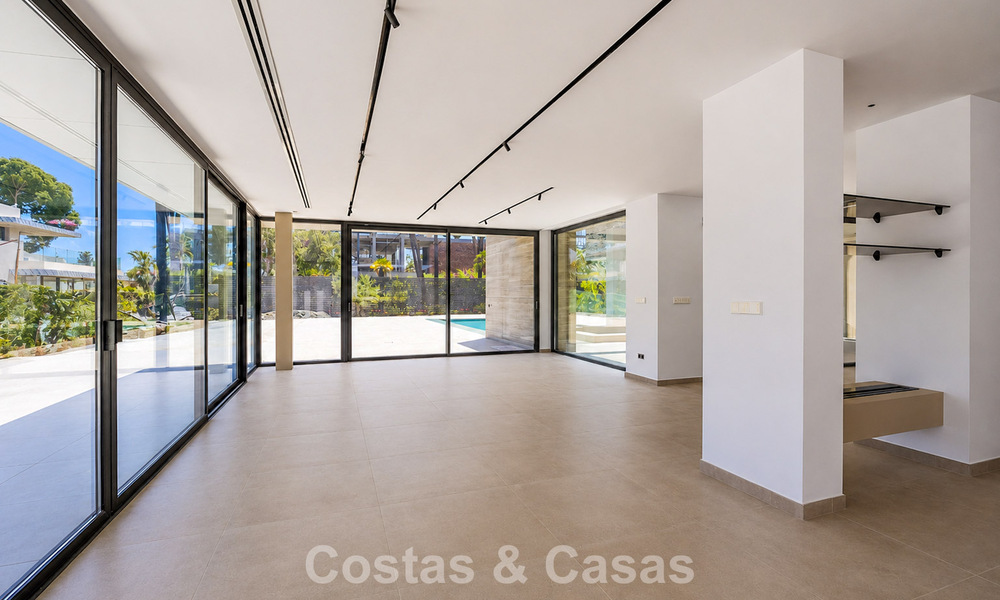 Nieuwe, exclusieve, instapklare, moderne villa te koop in een strandwijk tegen San Pedro, Marbella 803595