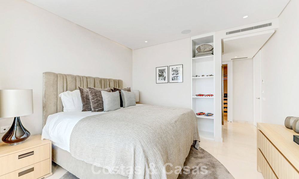 Exclusief modern duplex penthouse met panoramisch zeezicht te koop in Marbella - Benahavis 803775