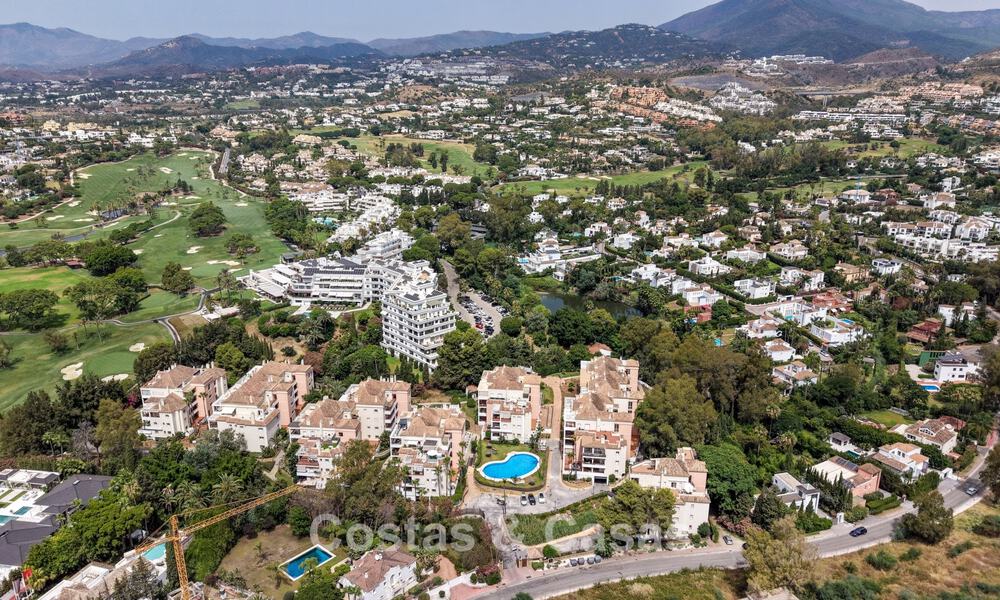 Ruim appartement met royaal terras te koop op loopafstand van de voorzieningen in Aloha in Nueva Andalucia, Marbella 803620